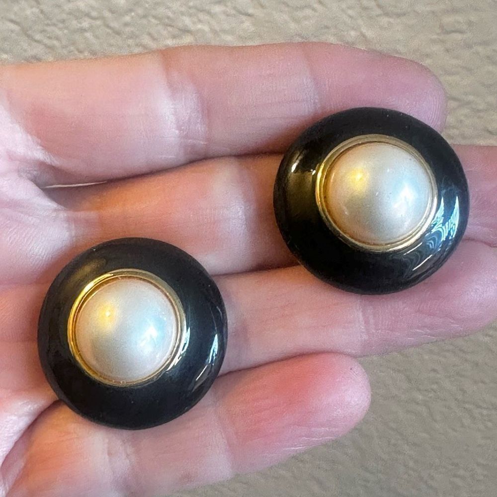 Marvella black and faux pearl vintage earrings